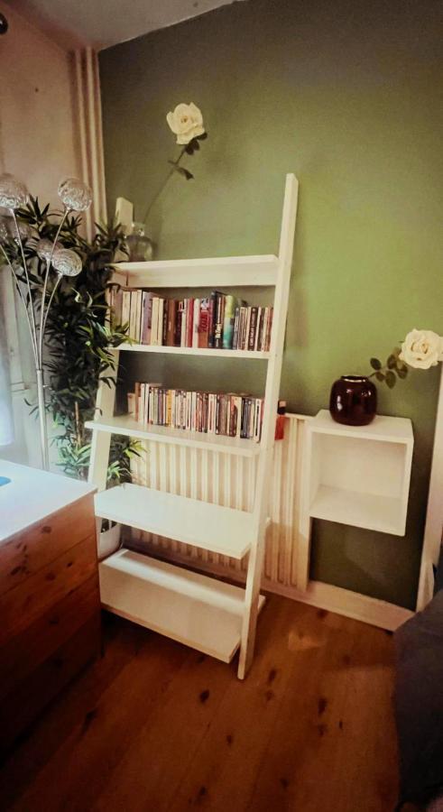 Accueillant Au Coeur De 30 M² Inclus Parijs